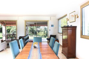 Dining - Sunlit villa, 2 min walk to Valbonne village (Valbonne)