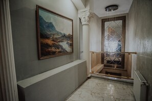 Interior - Discovery (Kutaisi)