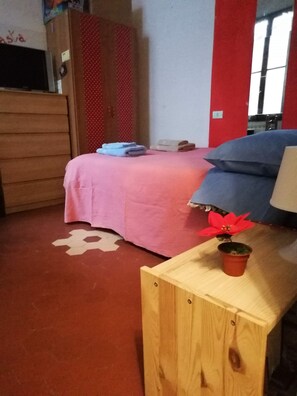 3 chambres, fer et planche Ă repasser, Wi-Fi, draps fournis