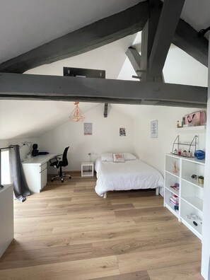 4 Schlafzimmer, Bügeleisen/Bügelbrett, kostenloses WLAN, Bettwäsche