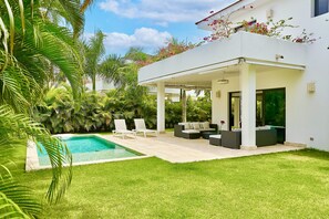 Pool - Luxury Villa in Puntacana, ideal for families / private pool / golf / beach- J26 (Punta Cana Village)