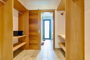 4 quartos, cofres nos quartos, ferros/tábuas de passar roupa