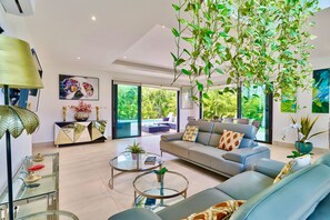 Smart TV - Luxury Villa in Puntacana, ideal for families / private pool / golf / beach- J26 (Punta Cana Village)