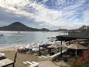 On the beach - Luxury and location on Medano Beach, Cabo (Cabo San Lucas)