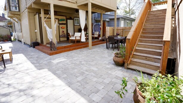A covered patio area with outdoor furniture and a wooden staircase. - HistoricHotspot! walk to bars, resturaunts, shops. GREAT NIGHTLIFE! Pet Friendly (Jacksonville)