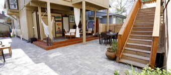 HistoricHotspot! walk to bars, resturaunts, shops. GREAT NIGHTLIFE! Pet Friendly