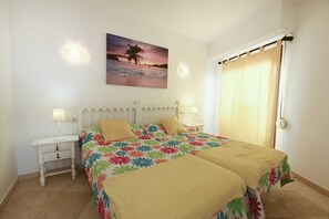 1 slaapkamer, een strijkplank/strijkijzer, wifi (toeslag), beddengoed