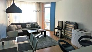 Apartamento | Sala de estar | Televisión de 30 pulgadas con canales por cable