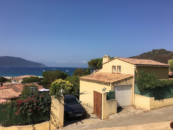 Exterior - CORSICA - AJACCIO Charming villa with ocean views, 100 meters from the beach (APPIETTO)