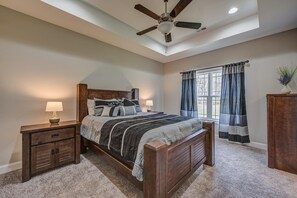 4 bedrooms, desk, free WiFi, bed sheets