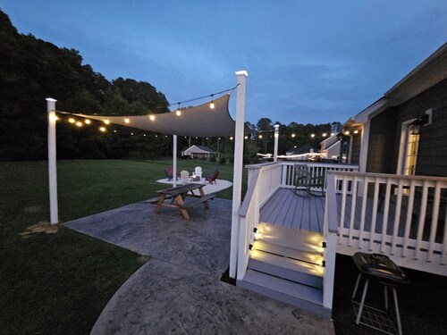 Beautiful Belmont -  4 Bedroom House on Large Fully Fenced Lot