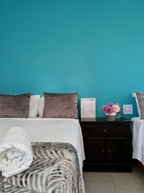 Habitación Business | Colchones con acolchado adicional, wifi gratis, ropa de cama