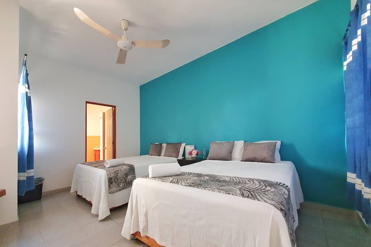 Quarto empresarial | 1 quarto, camas com colchões pillow-top, Wi-Fi de cortesia