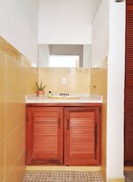 Quarto empresarial | Pia do banheiro