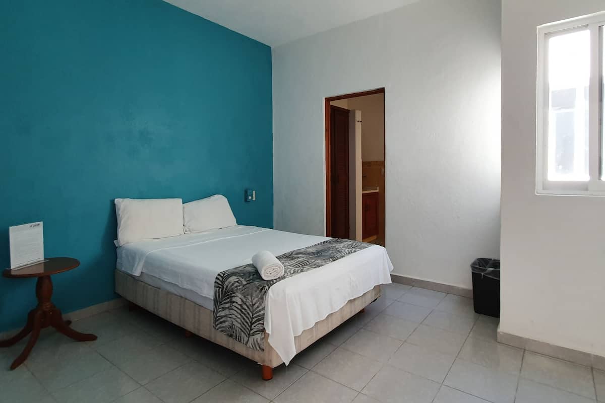 Basic Room, 1 Double Bed | Pillowtop beds, WiFi (free), bed sheets