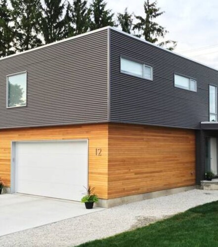 Square B+B Quick walk to downtown theatres, restaurants, and shops.