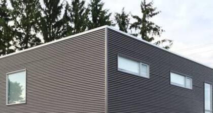 Square B+B Quick walk to downtown theatres, restaurants, and shops.