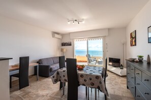 Smart TV, books - Nice T2 residence of the AJACCIO islands, exceptional view of the sea and sanguinary islands (Ajaccio)