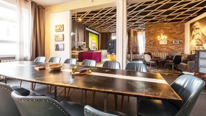 A conference room with a long table, chairs, and a television. - Holiday Loft AUGUST’S TREASURE CHEST (Marienberg)