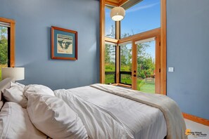 2 soverom, strykejern/-brett, reiseseng for barn og wi-fi (inkludert)