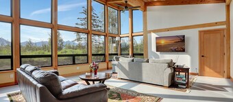 2 Master Suites-The Mountain View Chalet @ Abby's Place