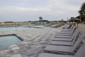 Outdoor pool - Steps from the ocean  (Hilton Head Island)