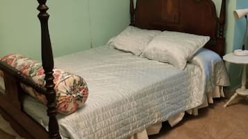 1 bedroom, memory foam beds, desk