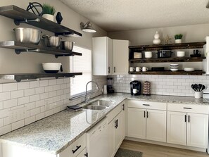 Fridge, microwave, oven, stovetop - Spacious 4 Bedrooms-Family, Attractions, Lackland (San Antonio)