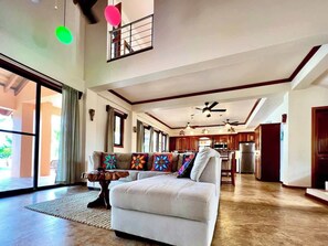 Smart TV, books, offices - Beachfront Villa with a Pool and 360° Views - 0 min walk to beach (Hopkins)