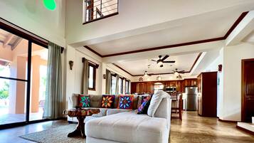 Una Smart TV, libros