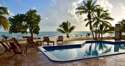 Beachfront Villa with a Pool and 360° Rooftop Views