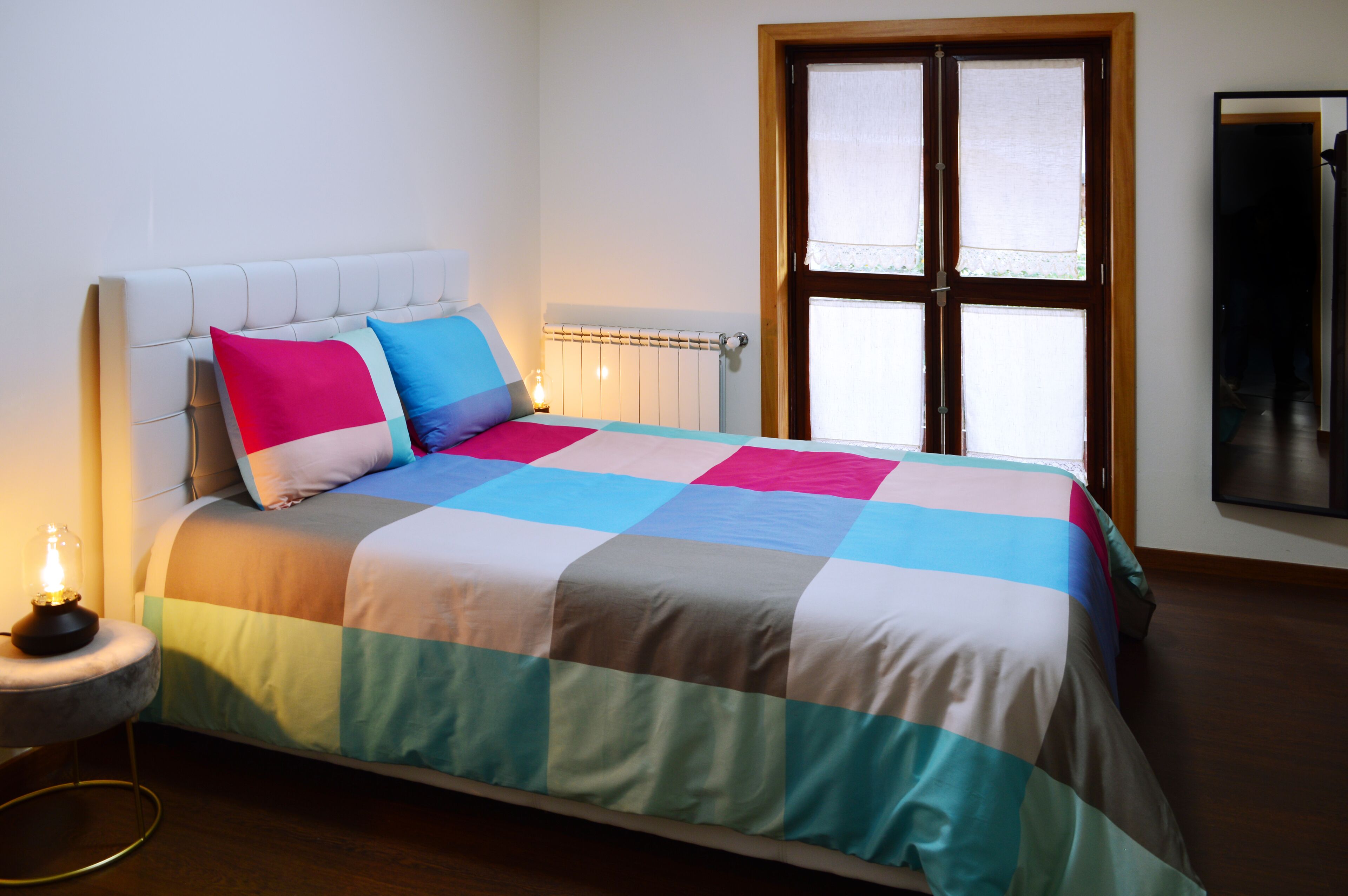 4 slaapkamers, een strijkplank/strijkijzer, reisbedje, gratis wifi