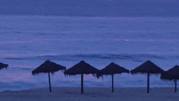 Aan het strand, ligstoelen aan het strand