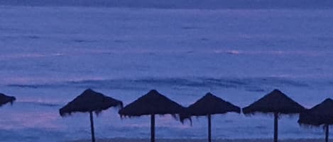 Aan het strand, ligstoelen aan het strand