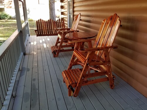 Cabin 3 is a Quiet log Cabin on Lookout Mountain 2 bedroom 2 bath 