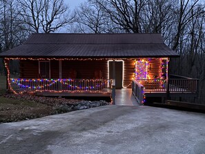 Exterior - Cabin 3 is a Quiet log Cabin on Lookout Mountain 2 bedroom 2 bath (Lookout Mountain)