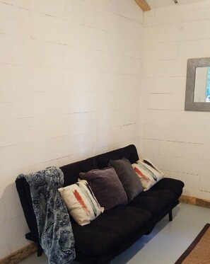 Living area - The Firefly at Madison Treehouse Room (Madison)