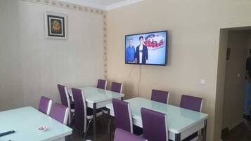 Café da manhã com buffet grátis todos os dias