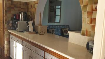 Réfrigérateur, micro-ondes, four, lave-vaisselle