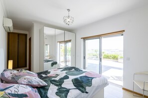 3 chambres, fer et planche Ă repasser, Wi-Fi gratuit, draps fournis