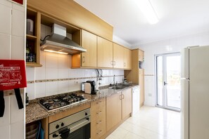 Réfrigérateur, micro-ondes, four, lave-vaisselle