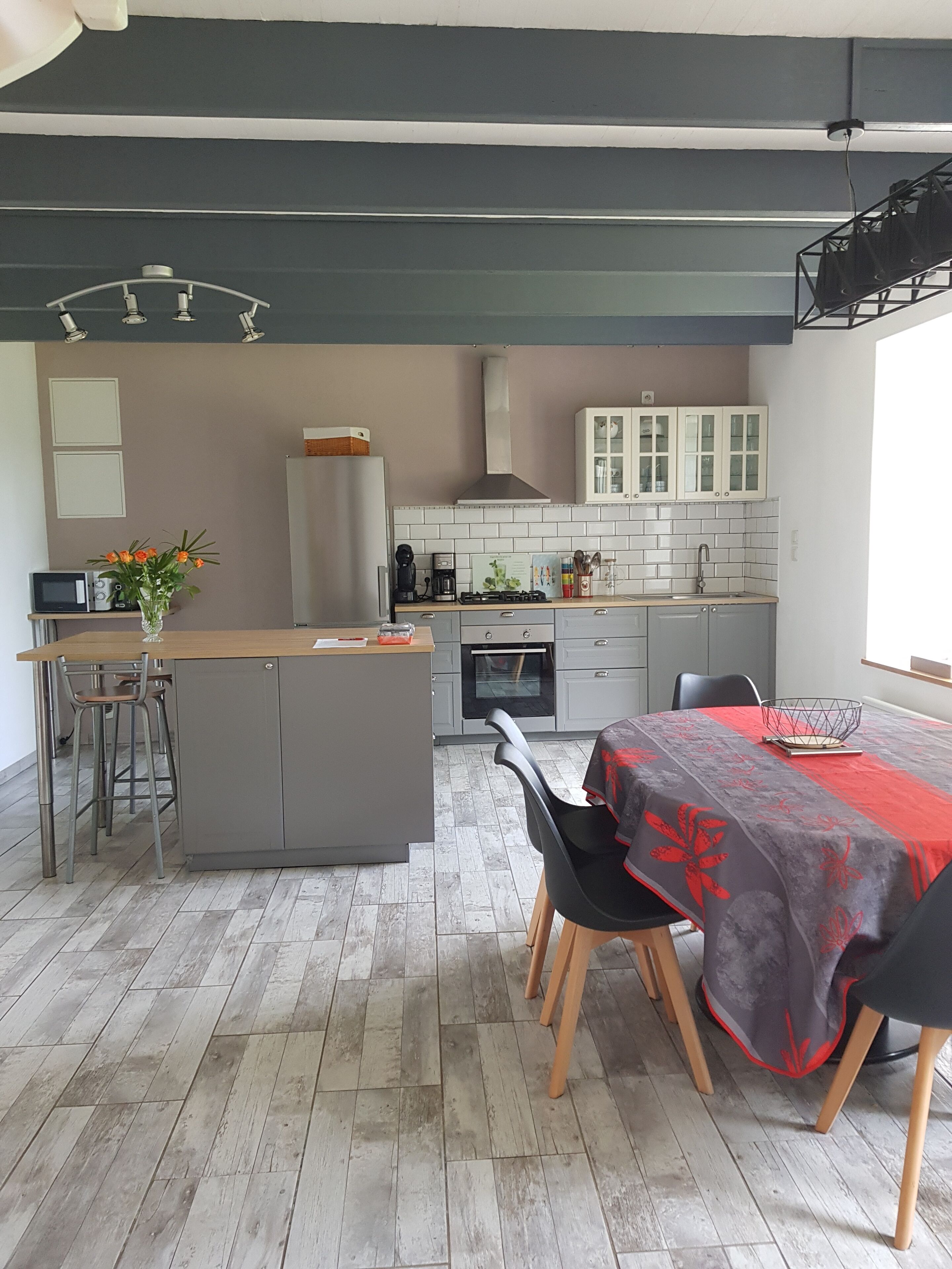 Fridge, microwave, oven, coffee/tea maker
