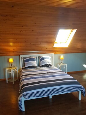 2 bedrooms, iron/ironing board, free WiFi