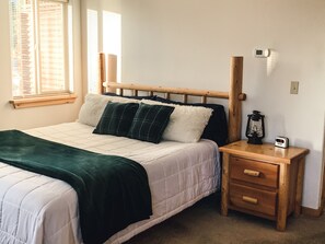 5 bedrooms, iron/ironing board, WiFi, bed sheets