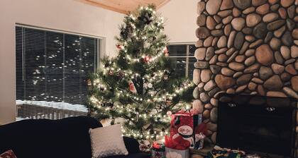 Beautiful OHV Friendly Lodge, Sun Room, Close Walk to River, Deck, Fire Pit