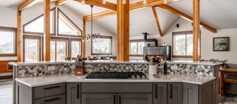 Beautiful, private, perfectly located home for sleeping 16 guests comfortably!