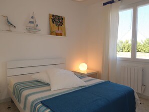 3 bedrooms, travel crib - Nice apartment in villa for 6 guests with TV, terrace and pets allowed (Plozevet)