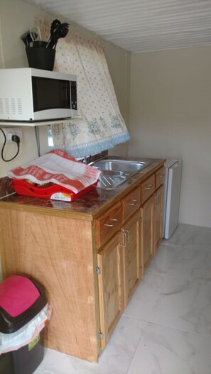 Private kitchen - Edwin's secret Hidaway apartment (Vieux Fort)