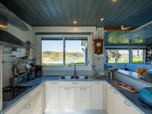 Microwave, oven, toaster, freezer - Stunning private villa for 4 people with WIFI, TV and terrace (Morlaix)