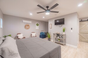 Iron/ironing board, WiFi, bed sheets, wheelchair access
